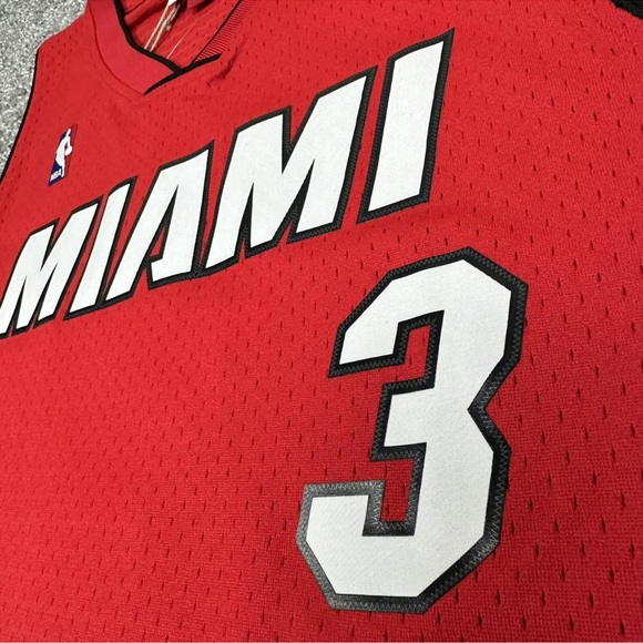 ✔️MITCHELL AND NESS 05-06 MIAMI HEATS DWAYNE WADE SWINGMAN JERSEY - Picture 8 of 15